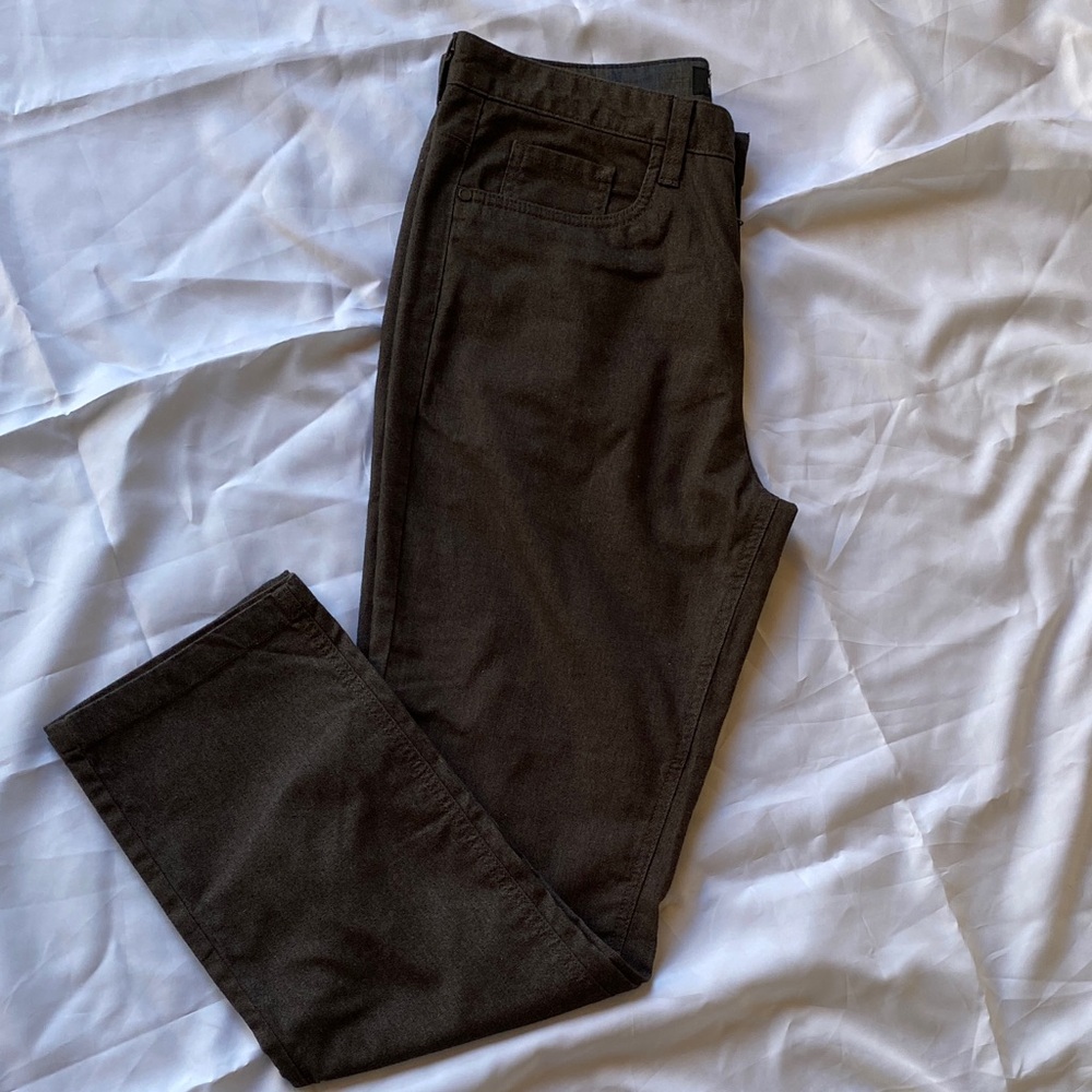 Men’s Kenneth Cole Reaction pants. 32x30.  
Greyish brown. VG condition.